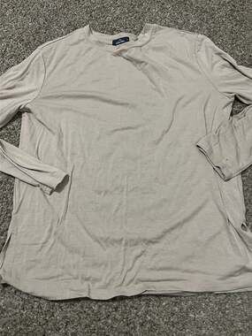 Trendy Queen Long-Sleeve Crew Neck T-Shirt, Light Khaki, Size L